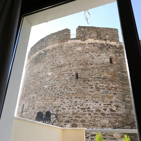 Beyond The Castle * Thessalonique