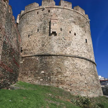 Beyond The Castle * Thessalonique