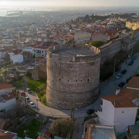 Beyond The Castle * Thessalonique