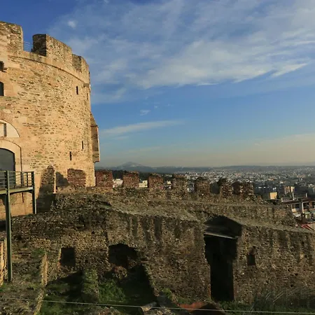 Beyond The Castle * Thessalonique