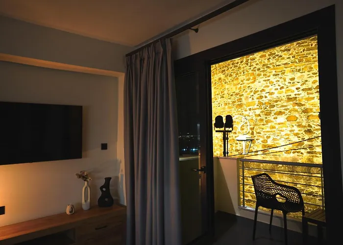 Beyond The Castle Tessalónica