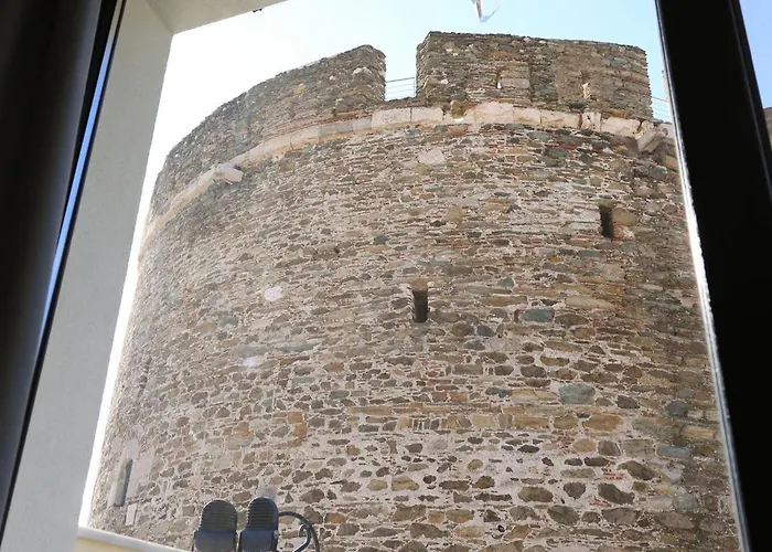 Beyond The Castle * Tessalónica