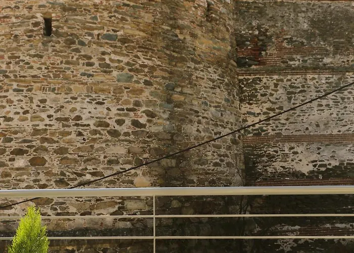 Beyond The Castle Tessalónica