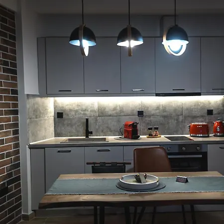 아파트 Beyond The Castle *