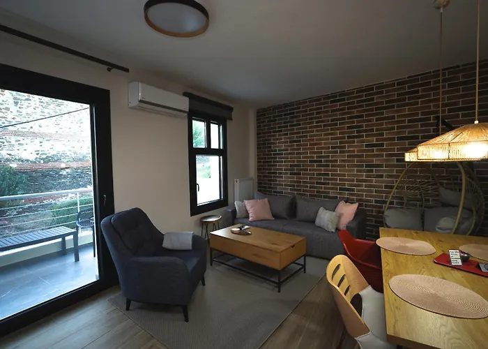 Beyond The Castle Tessalónica