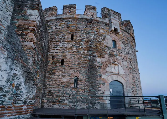 Apartment Beyond The Castle *