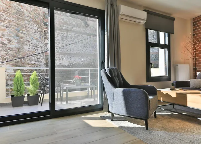 Beyond The Castle * Tessalónica