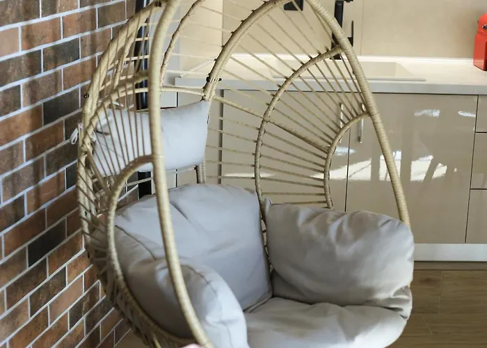 Beyond The Castle Tessalónica