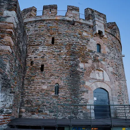 Apartment Beyond The Castle *